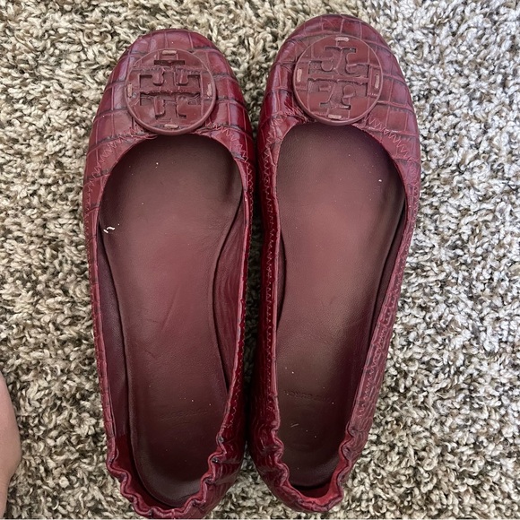 Size 8 Burgundy Snakeskin Tory Burch Flats - Picture 6 of 11